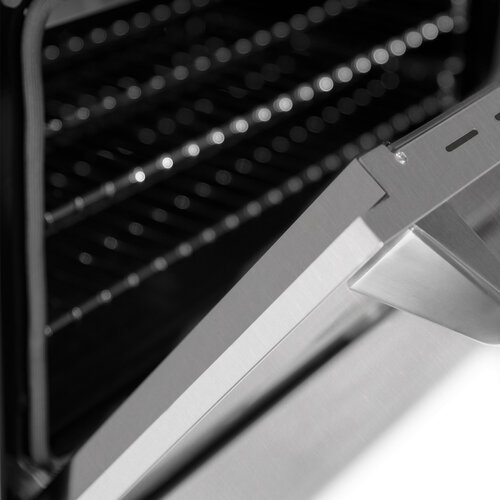 AN OVEN DOOR THAT DEFINES THE INDUSTRY