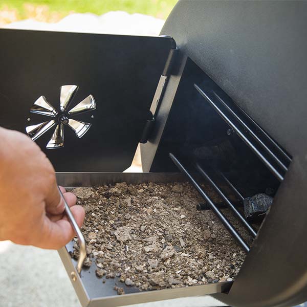 REMOVABLE ASH TRAY IN COOKING CHAMBER