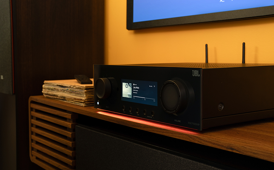 Intuitive setup with a minimalist modern design (6 HDMI, 2 Outputs)