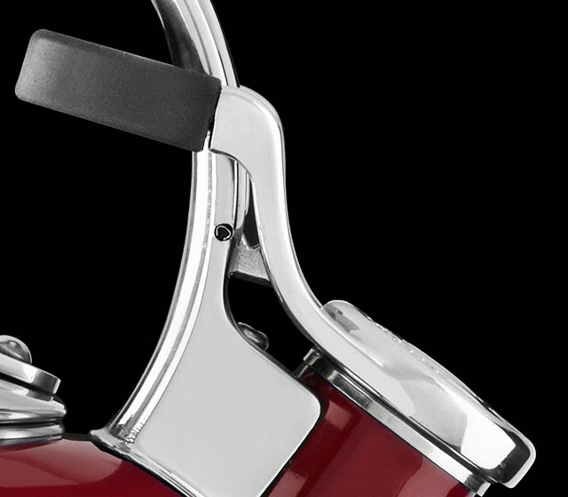 POLISHED STAINLESS STEEL THUMB-PRESS SPOUT