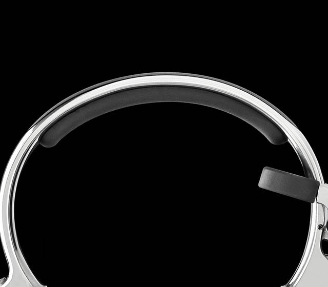 POLISHED STAINLESS STEEL FULL HANDLE WITH COMFORTABLE GRIP