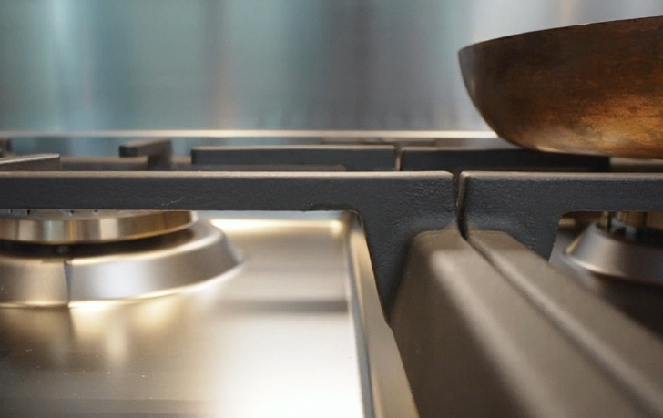 Plan de travail et cuisinière à profondeur comptoir